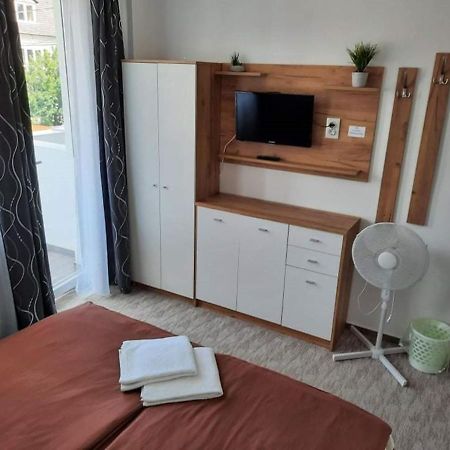 Fiesta Apartman มิชโคลซ์ ภายนอก รูปภาพ