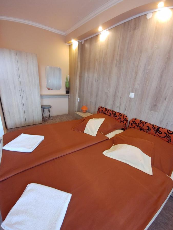 Fiesta Apartman มิชโคลซ์ ภายนอก รูปภาพ