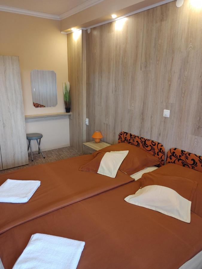 Fiesta Apartman มิชโคลซ์ ภายนอก รูปภาพ