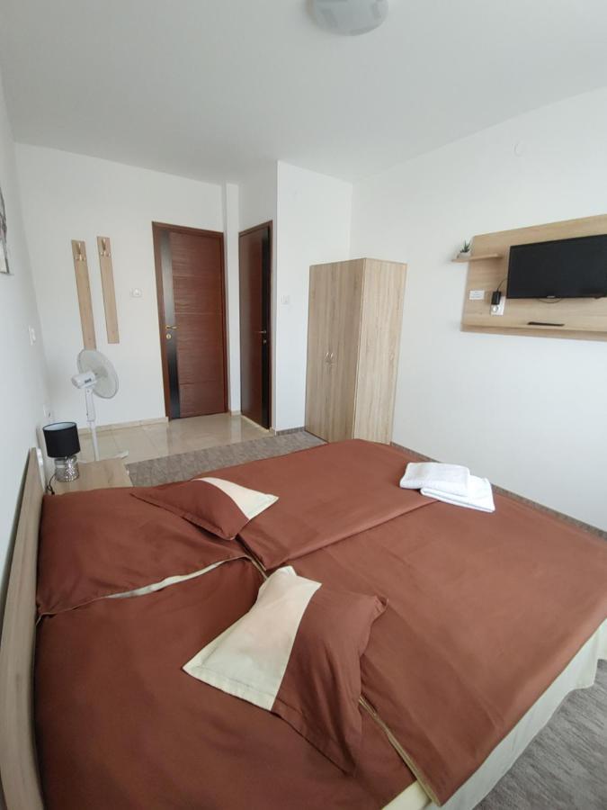 Fiesta Apartman มิชโคลซ์ ภายนอก รูปภาพ