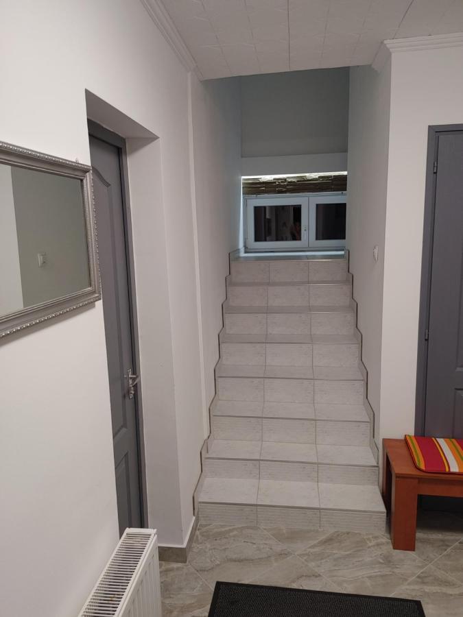 Fiesta Apartman มิชโคลซ์ ภายนอก รูปภาพ