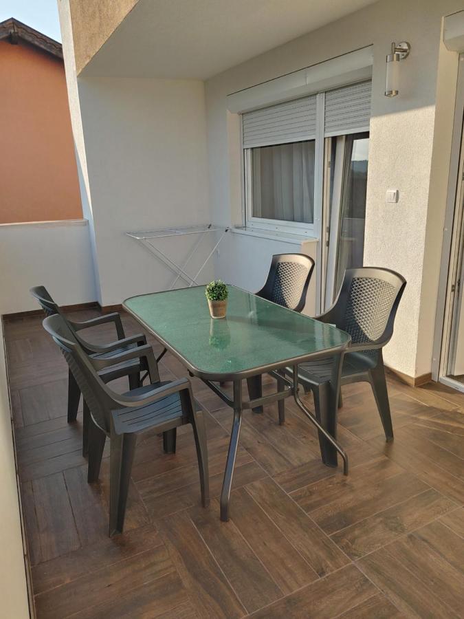 Fiesta Apartman มิชโคลซ์ ภายนอก รูปภาพ