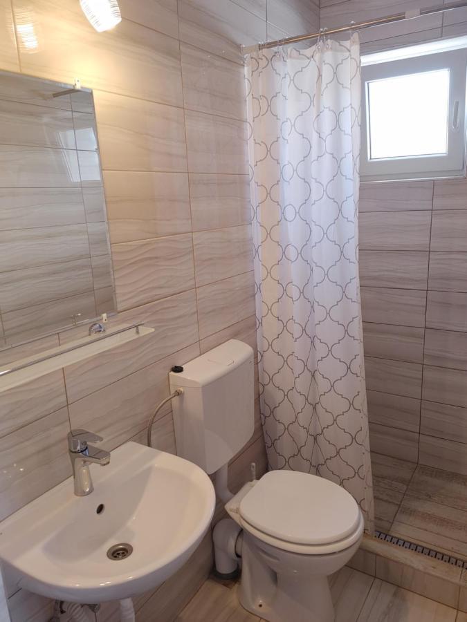 Fiesta Apartman มิชโคลซ์ ภายนอก รูปภาพ