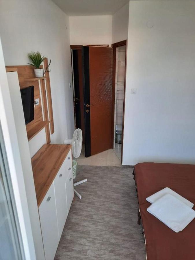 Fiesta Apartman มิชโคลซ์ ภายนอก รูปภาพ