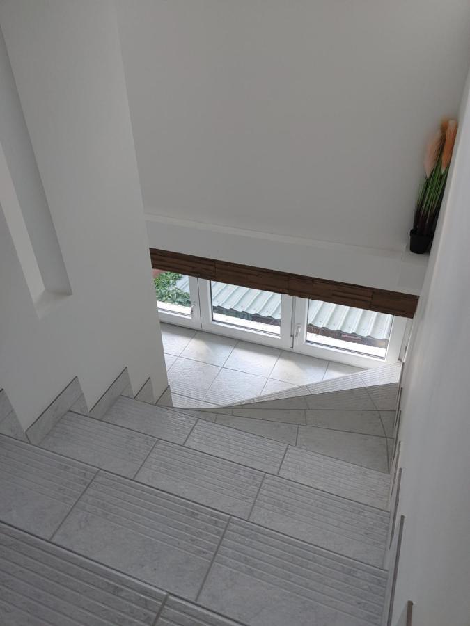 Fiesta Apartman มิชโคลซ์ ภายนอก รูปภาพ