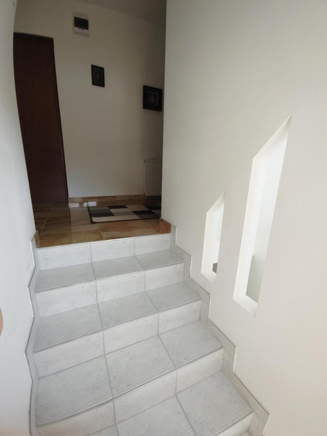 Fiesta Apartman มิชโคลซ์ ภายนอก รูปภาพ