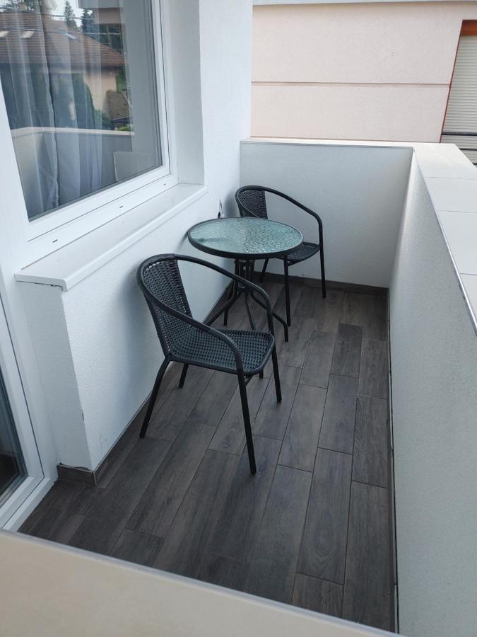 Fiesta Apartman มิชโคลซ์ ภายนอก รูปภาพ