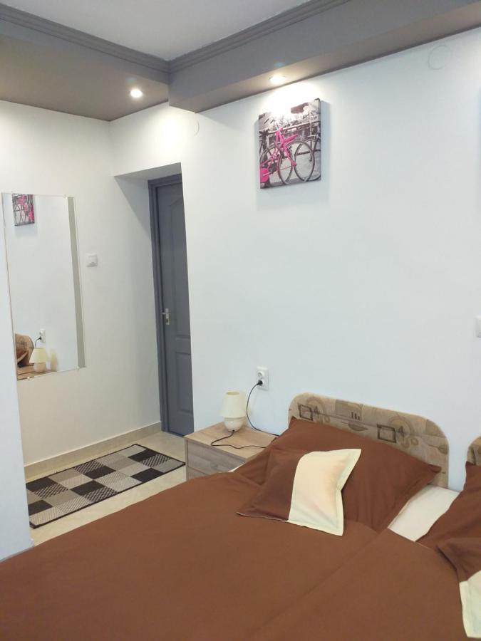 Fiesta Apartman มิชโคลซ์ ภายนอก รูปภาพ